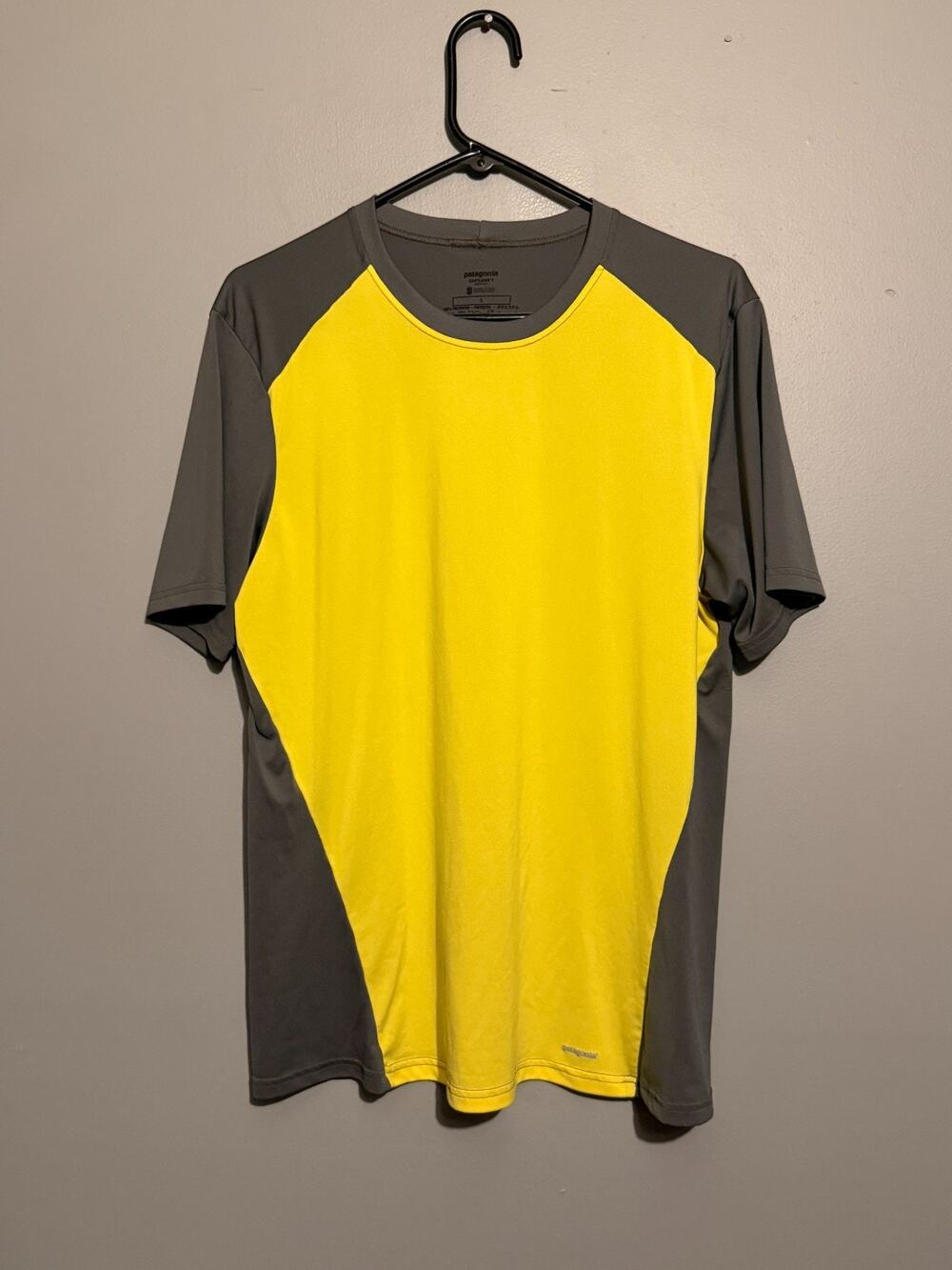 Patagonia Capilene 1 Shirt Size L Yellow Gray Short Sleeve Performance Made USA